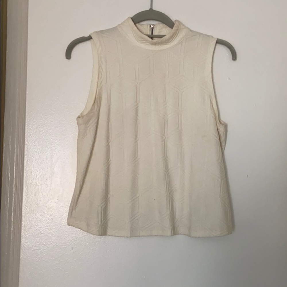 Semi turtle neck sleeveless shirt